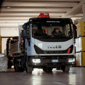 NOLEGGIO AUTOCARRO IVECO 120 targa GJ867GY CON GRU a forfait