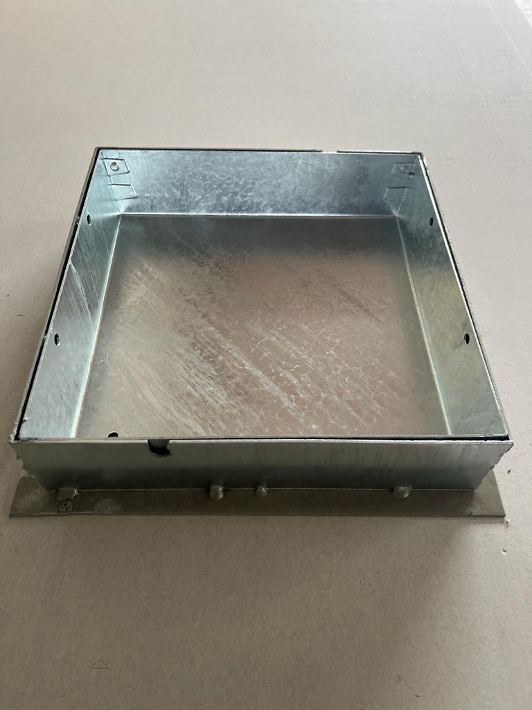 CHIUSINO ZINC. AUTOBLOCCANTI CM. 38X38X8