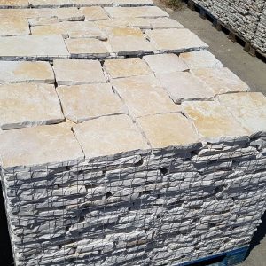 TRANI SQUADRATO GREZZO CM. 4/6 DA CM. 20 tranciato a correre