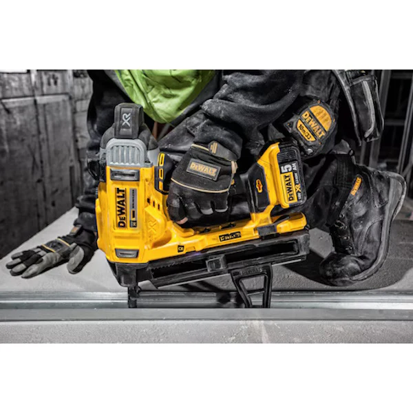 CHIODATRICE BATTERIA P/CEMENTO DCN890P2-QW "DEWALT"