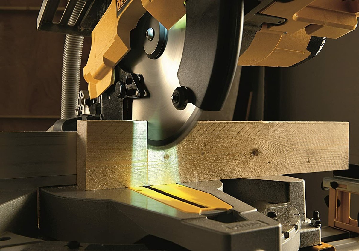 TRONCATRICE LEGNO RADIALE C/PIANETTO MM. 305 D27112-QS "DEWALT"