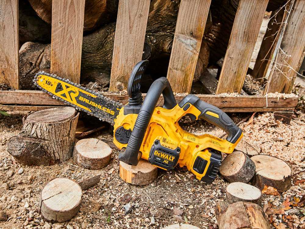 ELETTROSEGA BATTERIA DCM565P1-QW C/LAMA CM. 30 "DEWALT"